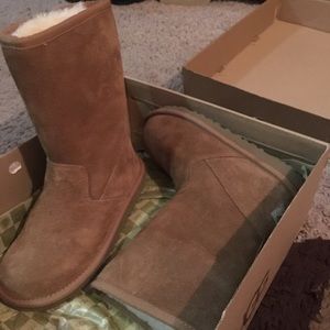 Kids size 13 UGG’s